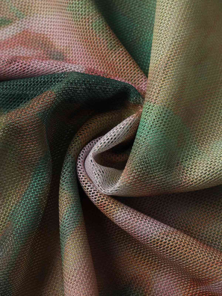 Kleid aus den 1930er Jahren mit Rosenmuster, Fischgrätmuster, Raffungen und Schlitz