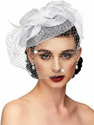 Weißer Vintage-Haarschmuck mit Netz und Federn