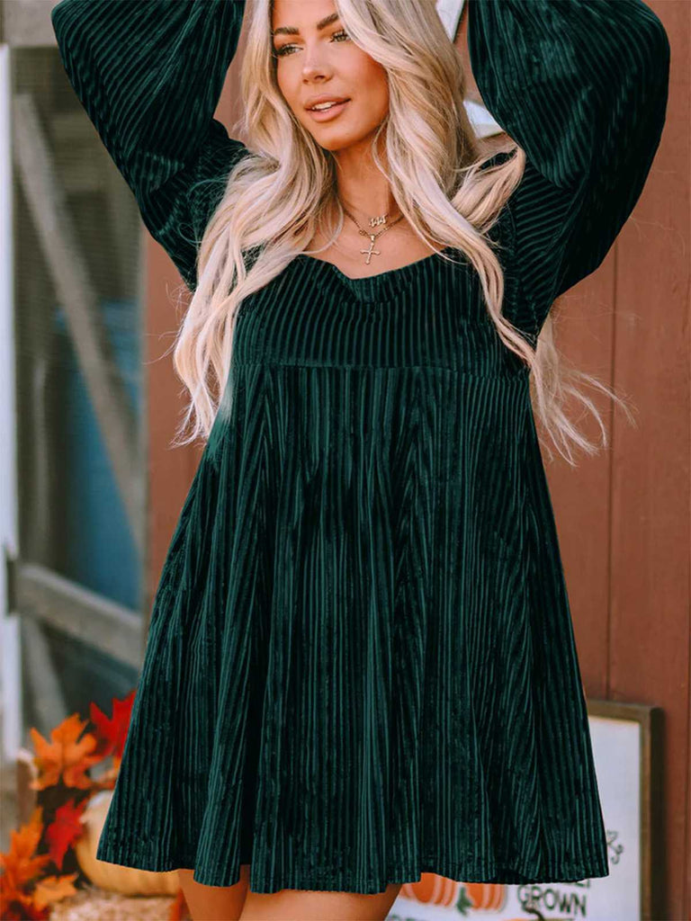 1960er Quadratischer Hals Puffärmel Samt Babydoll Kleid