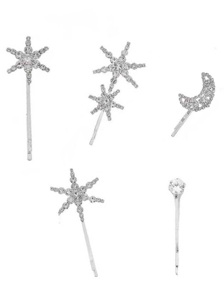 Set aus silbernen Haarnadeln mit Stern- und Mondmotiven auf weißem Hintergrund
