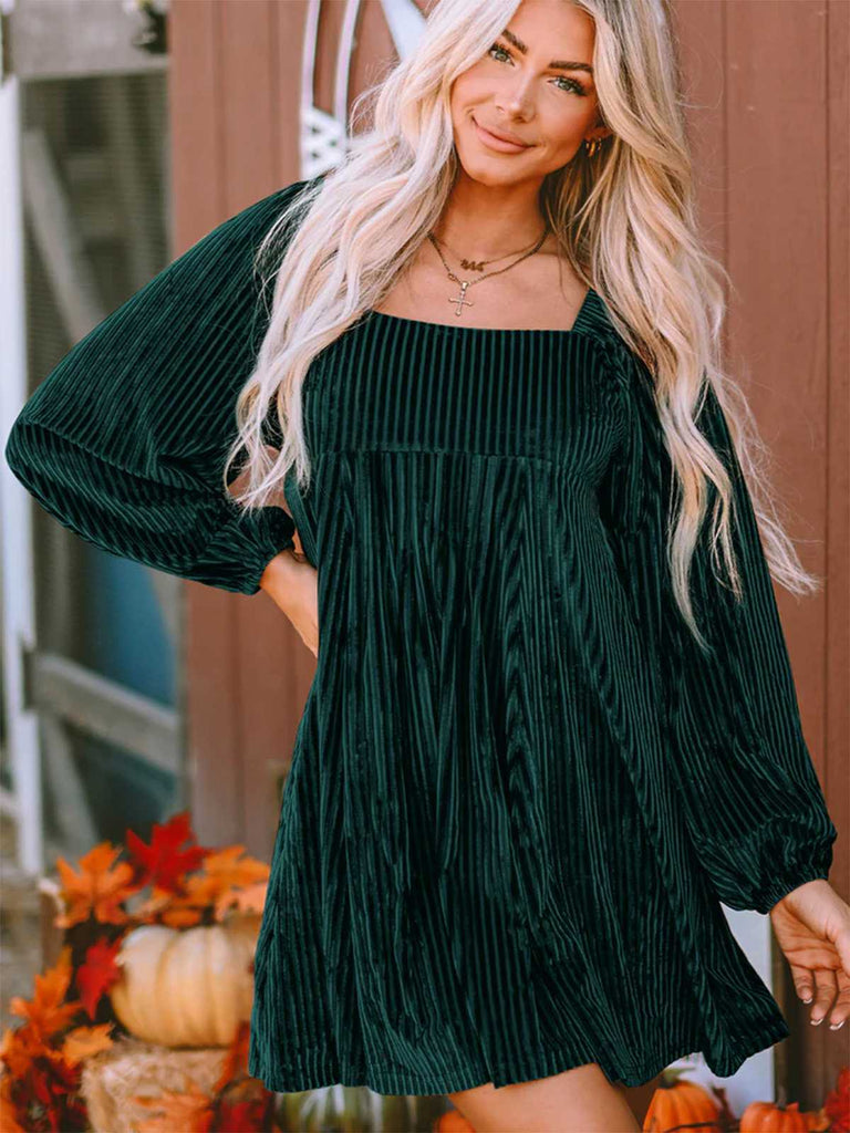 1960er Quadratischer Hals Puffärmel Samt Babydoll Kleid