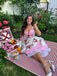 Rosa 1950er Halter Blumen Swing Kleid