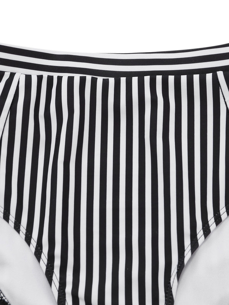 Schwarz-weiß gestreifte Unterwäsche auf weißem Hintergrund