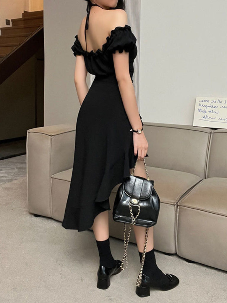 Schwarzes 60er schulterfreies Kleid mit Puffärmel und Rüschen