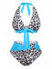 Bikini mit Leopardenmuster und blauen Akzenten auf weißem Hintergrund