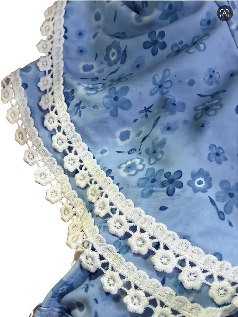 Blaues 50er Bikini-Set mit Blumen und Rüschen