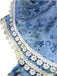 Blaues 50er Bikini-Set mit Blumen und Rüschen
