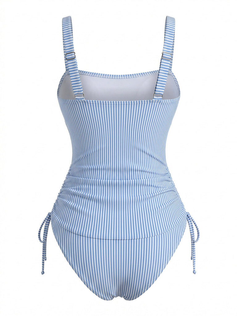 Blaues Tankini-Set mit Nadelstreifen und Raffungen im Stil der 1950er Jahre – Vintage-Mode, Retro-Stil