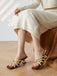 Braune Sandalen mit Kittenabsatz und Riemen