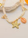 Goldene Ohrringe – Vintage-Mode, Retro-Stil, glamouröses Gold