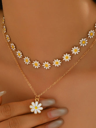 Goldene Halskette – Vintage-Mode, Retro-Stil, glamouröses Gold