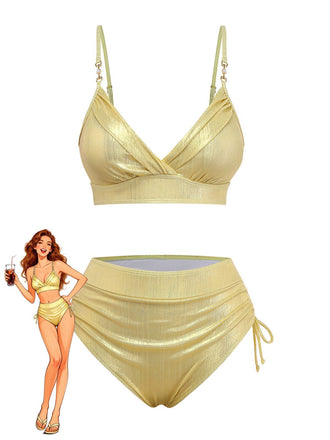 Ein schimmerndes, goldfarbenes Metallic-Bikini-Set mit hochgeschnittenem Höschen und Triangel-Oberteil, verziert mit einer Retro-Illustration.