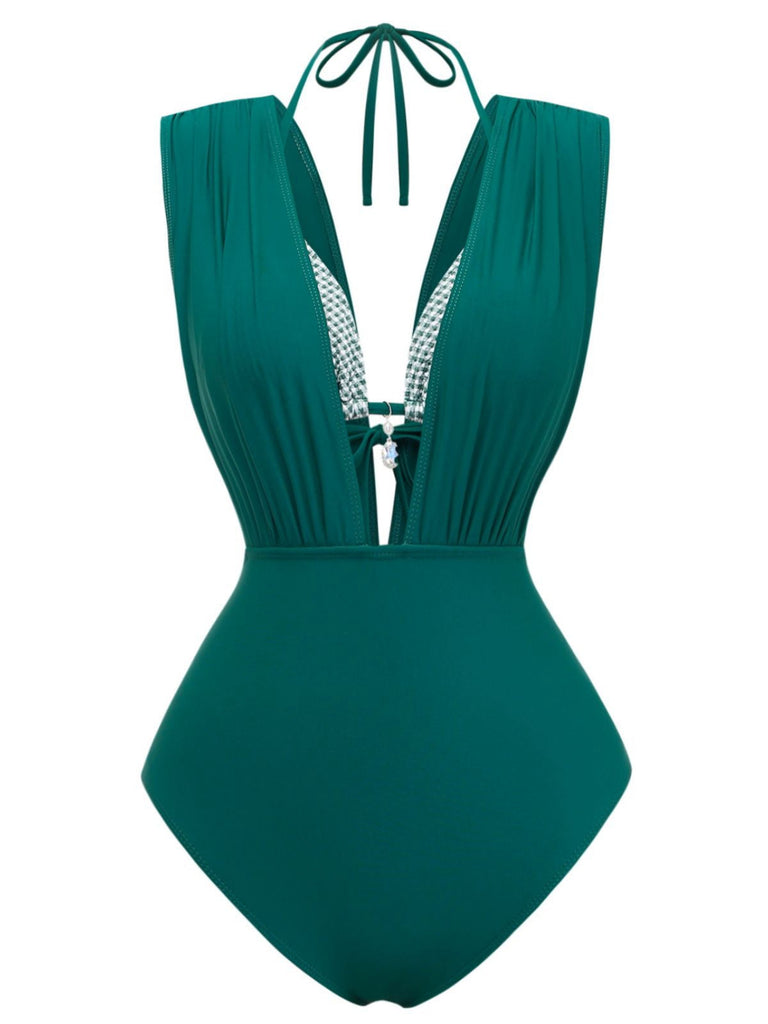 Retro-Karo-Neckholder-Bikini und tief ausgeschnittener, geraffter Badeanzug im klassischen 60er-Jahre-Design – perfekt für sommerliche Poolaktivitäten.