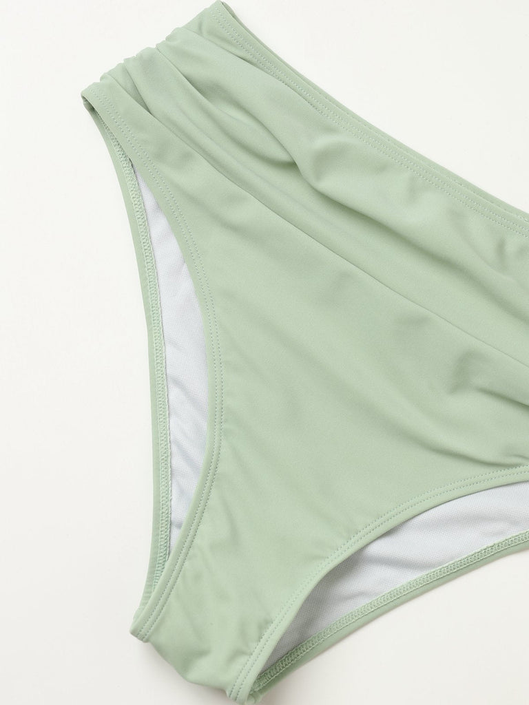 Vintage-Wickelbikini mit gekreuztem Oberteil und hochgeschnittenem Höschen im Retro-Stil der 1950er Jahre