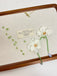 Grüne Halskette mit Blumen und Kristall