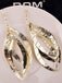 Mehrfarbige Ohrringe mit Blatt, Metallic und strukturiert