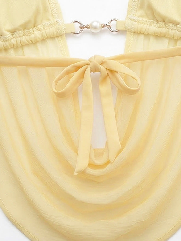 Hellgelber geraffter Bikini im Stil der 1980er Jahre – Vintage-Mode, Retro-Stil