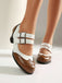 Schuhe mit Spitz und Schnalle