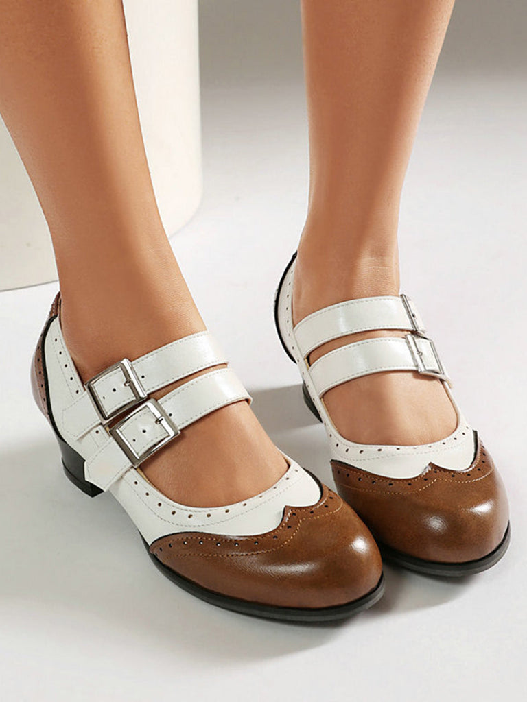 Schuhe mit Spitz und Schnalle