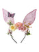 Verspieltes, rosafarbenes Fairycore-Haarband mit transparenten Hasenohren, Seidenblumen und einem lila Schmetterlingsakzent.