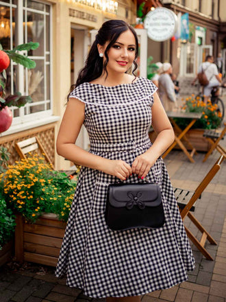 Schwarz 1950er Gingham Plaid Spitze Trim Gürtel Kleid
