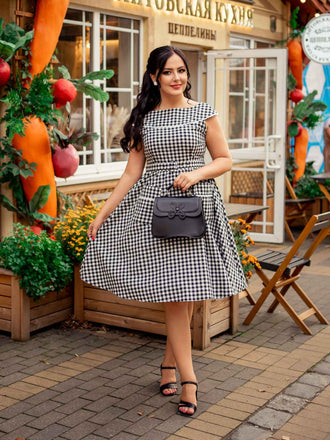 Schwarz 1950er Gingham Plaid Spitze Trim Gürtel Kleid