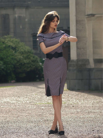 Grau 1960er Bootskragen Tupfen Bleistift Kleid