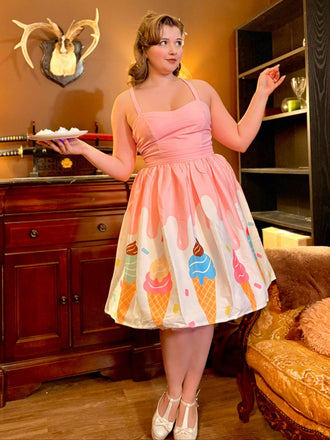 Blassrosa 1950er Eiscreme Herzförmiger Hals Kleid