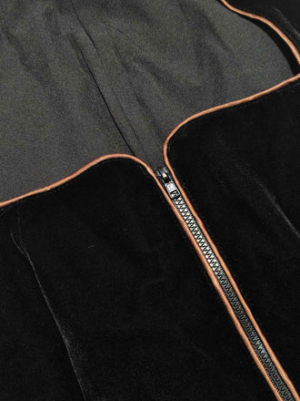 Braun 1950er Oktoberfest Dirndl Häkelsamt Kleid & Satin Plissiertes Schürze