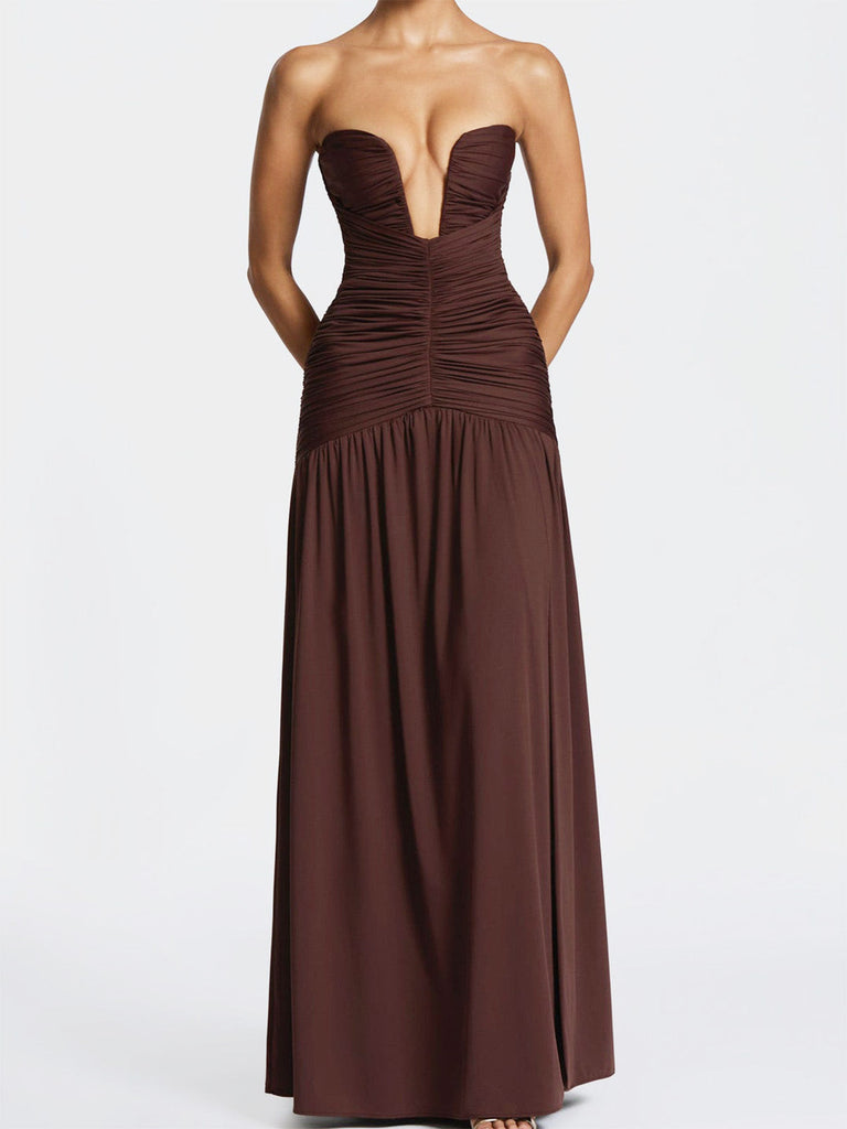 Trägerloses 70er Maxikleid mit tiefem V-Ausschnitt, Raffung und hohem Schlitz