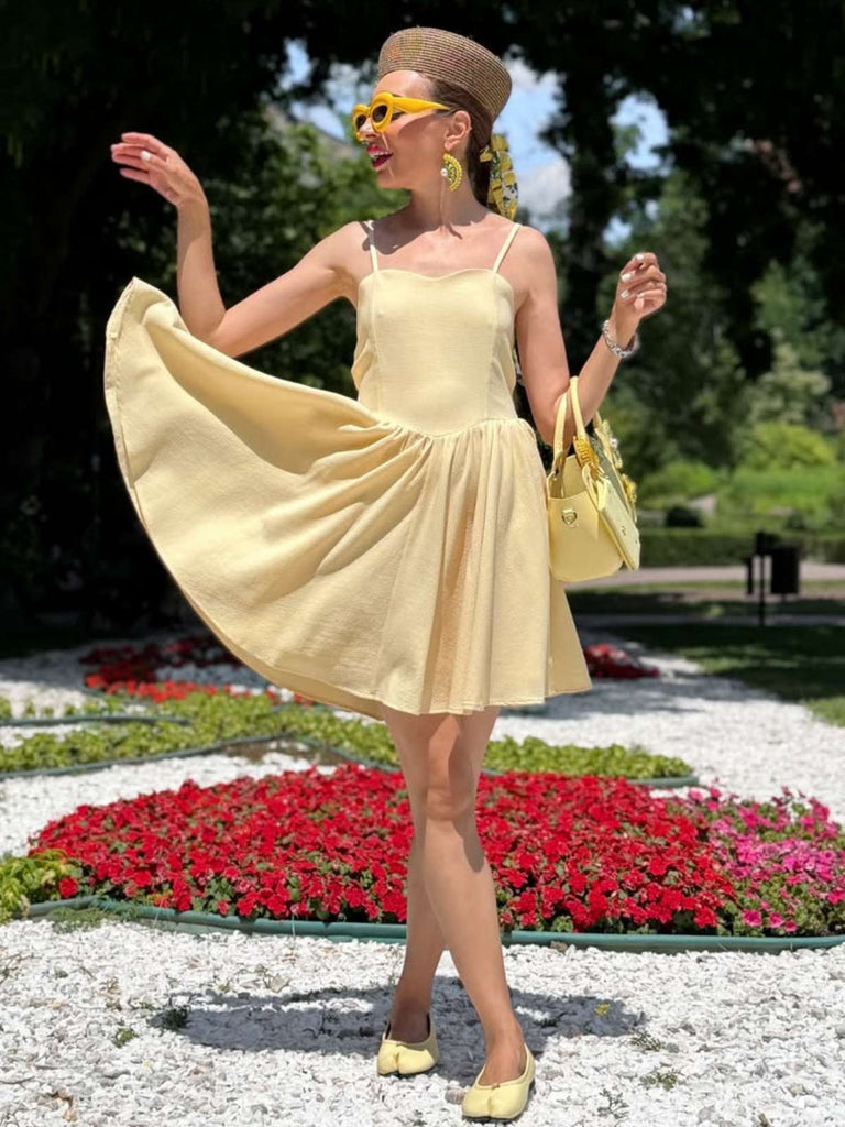 Gelbes 50er Swingkleid mit Struktur und Herz-Ausschnitt