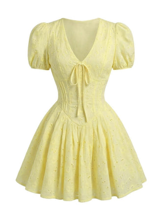 Gelbes 60er Baumwoll-Minikleid mit Blumenstickerei und Puffärmeln