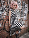50er Swingkleid mit V-Ausschnitt und Rüschen