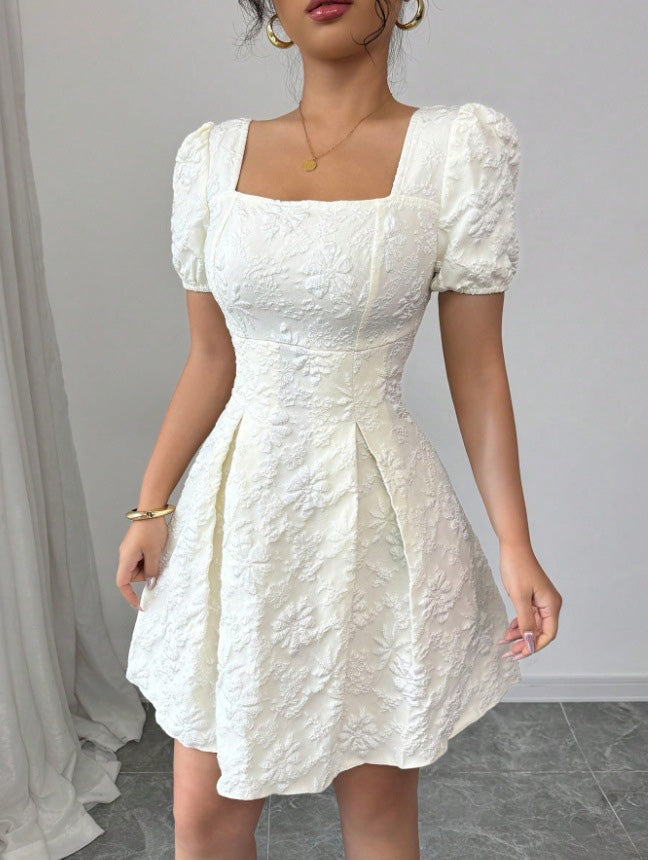 60er Blumen-Jacquardkleid mit Karreeausschnitt und Puffärmeln