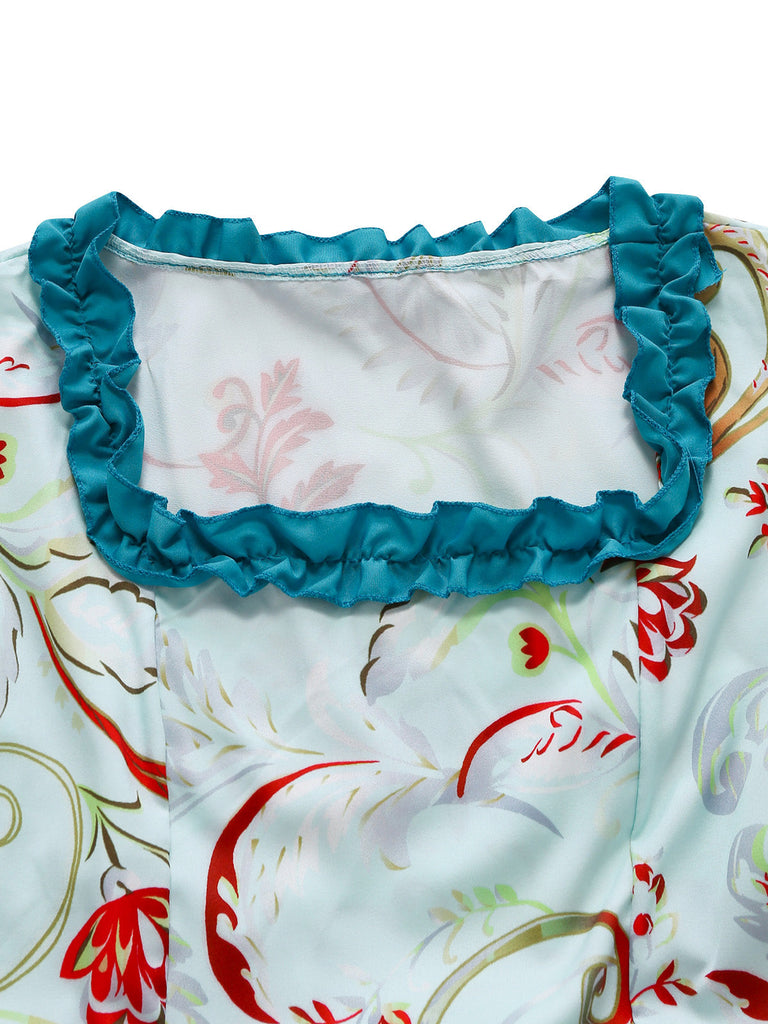 Blaues 70er Rokoko-Kleid mit Blumen-Print, Glockenärmeln und Rüschen
