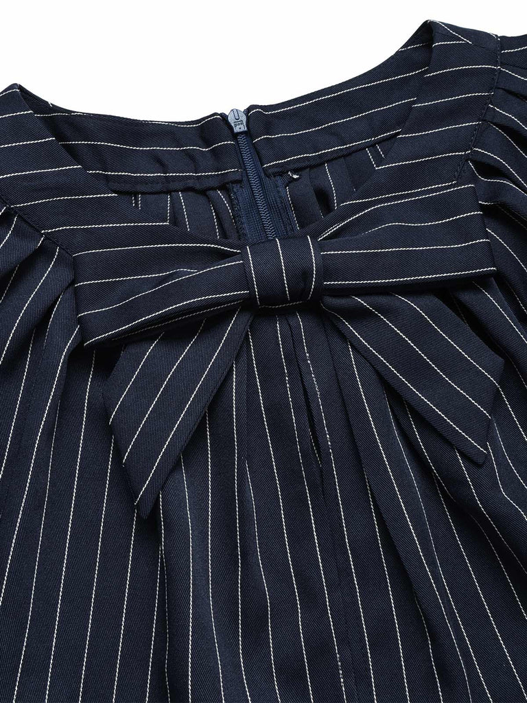 Tiefblaues 50er Kleid mit Nadelstreifen und Capelet