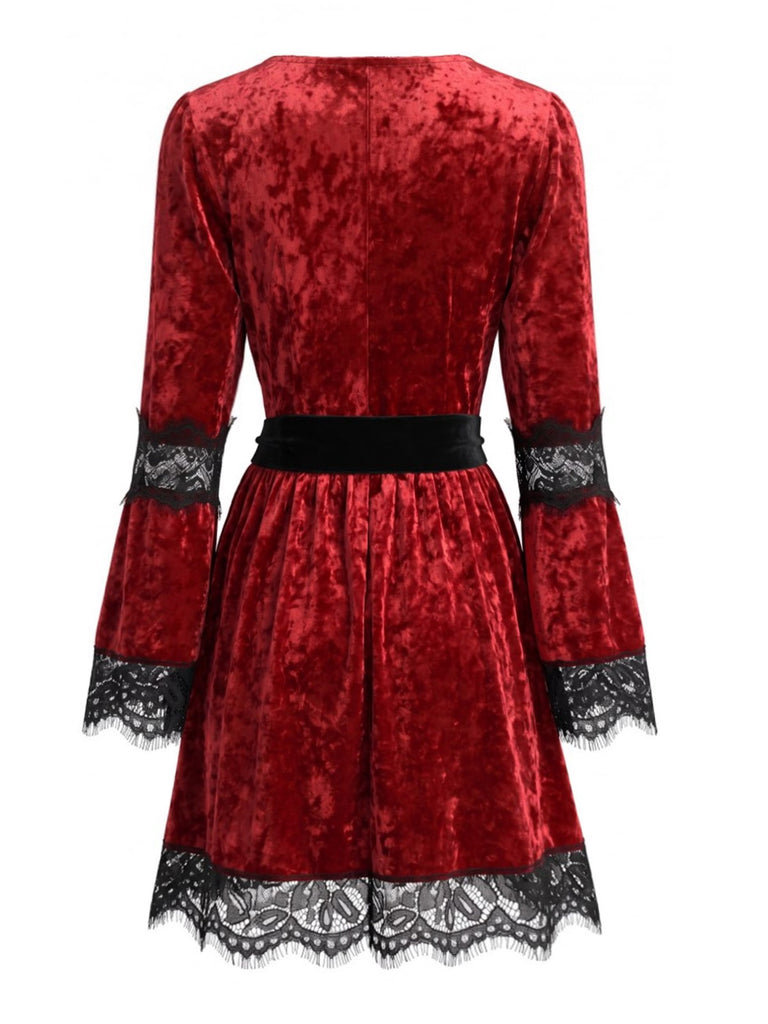 Rotes 70er Gothic-Kleid mit Spitzenbesatz und tiefem V-Ausschnitt