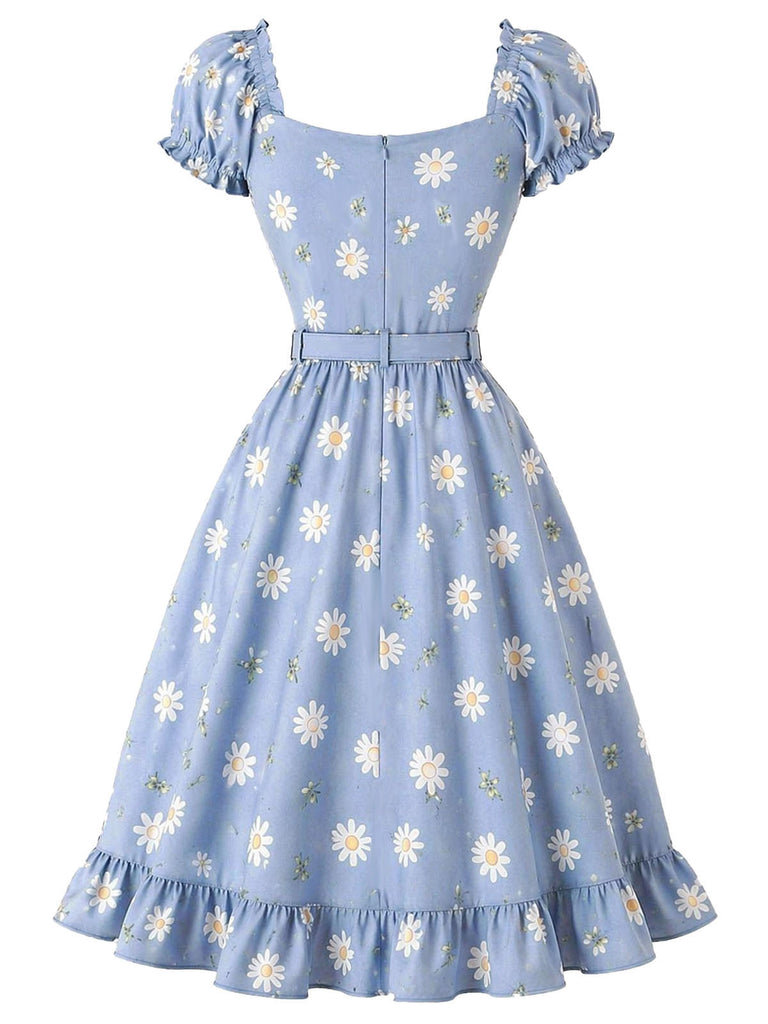 Hellblaues 50er Kleid mit Herzausschnitt und Blumen