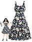 Schwarzes 50er Halloween-Kleid mit Skelett- und Kürbis-Print
