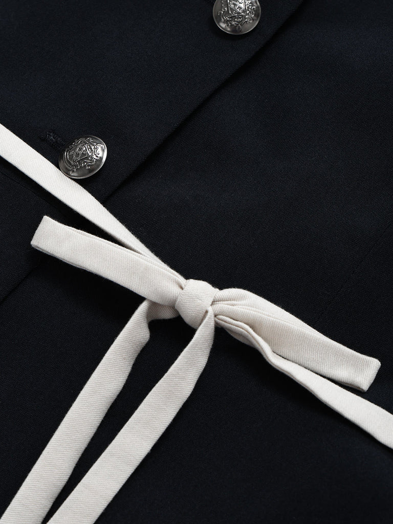 Dunkelblauer 60er Blazer mit Kontrastrevers und Gürtel