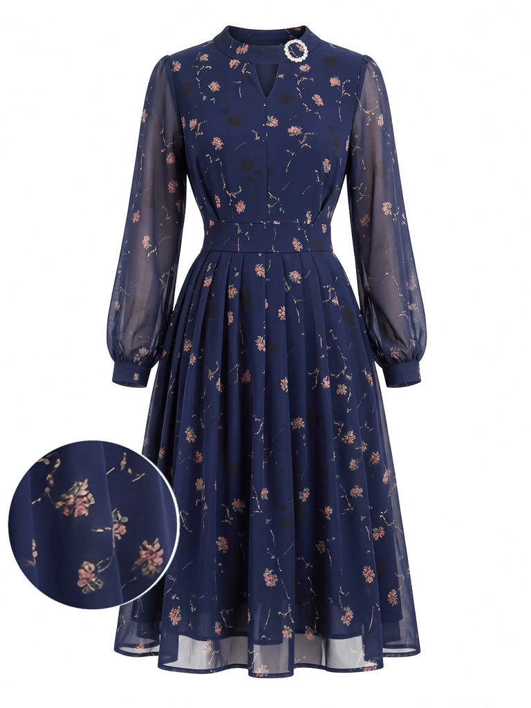Blaues 40er Plisséekleid mit Streublumen und Langarm