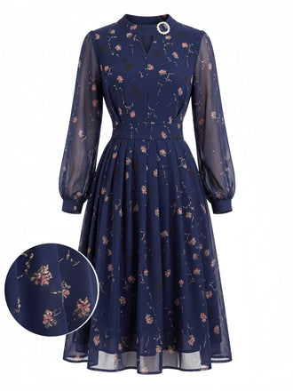 Blaues 40er Plisséekleid mit Streublumen und Langarm