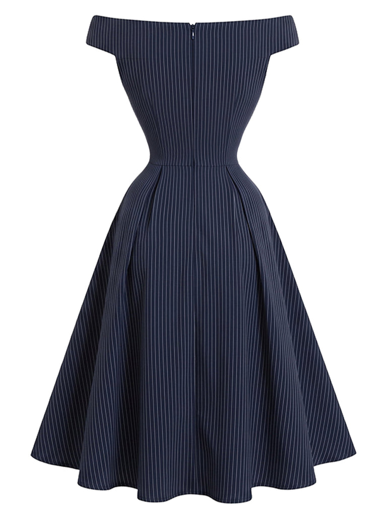 Marineblaues 50er Nadelstreifenkleid mit Carmen-Ausschnitt und Knöpfen