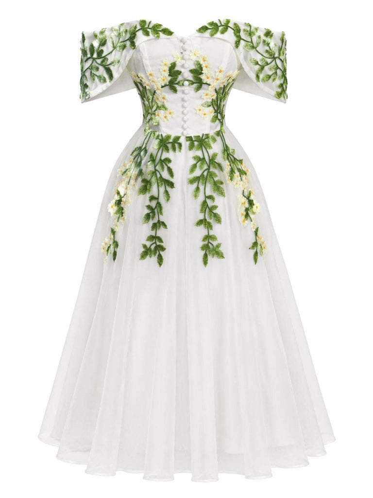 Weißes 50er schulterfreies Kleid mit Applikationen und Rebe