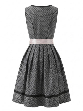 Schwarzes 50er Oktoberfest-Dirndl-Set mit Karree-Ausschnitt und Spitzenschürze