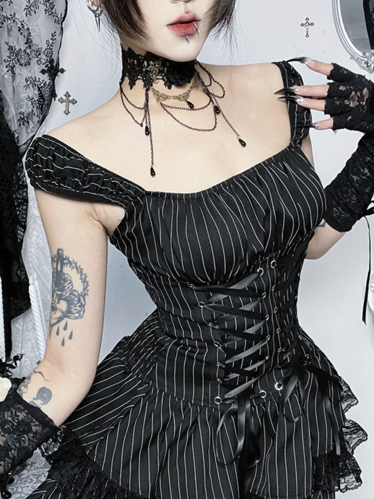 Schwarzes 70er Korsettkleid mit Nadelstreifen und Spitze