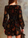 Schwarzes 60er Samtkleid mit Blumen-Print und Smoktaille