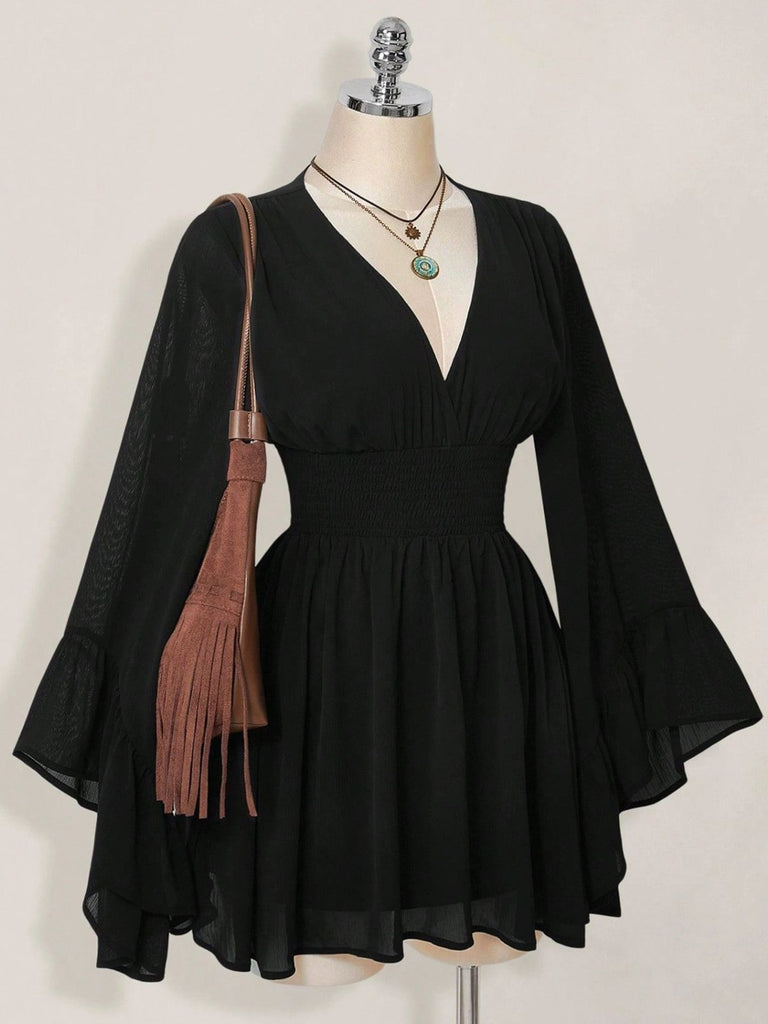 Schwarzes 30er Chiffon-Minikleid mit V-Ausschnitt und Smok