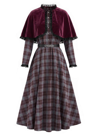 40er Karokleid & rotes Cape mit Spitzenbesatz