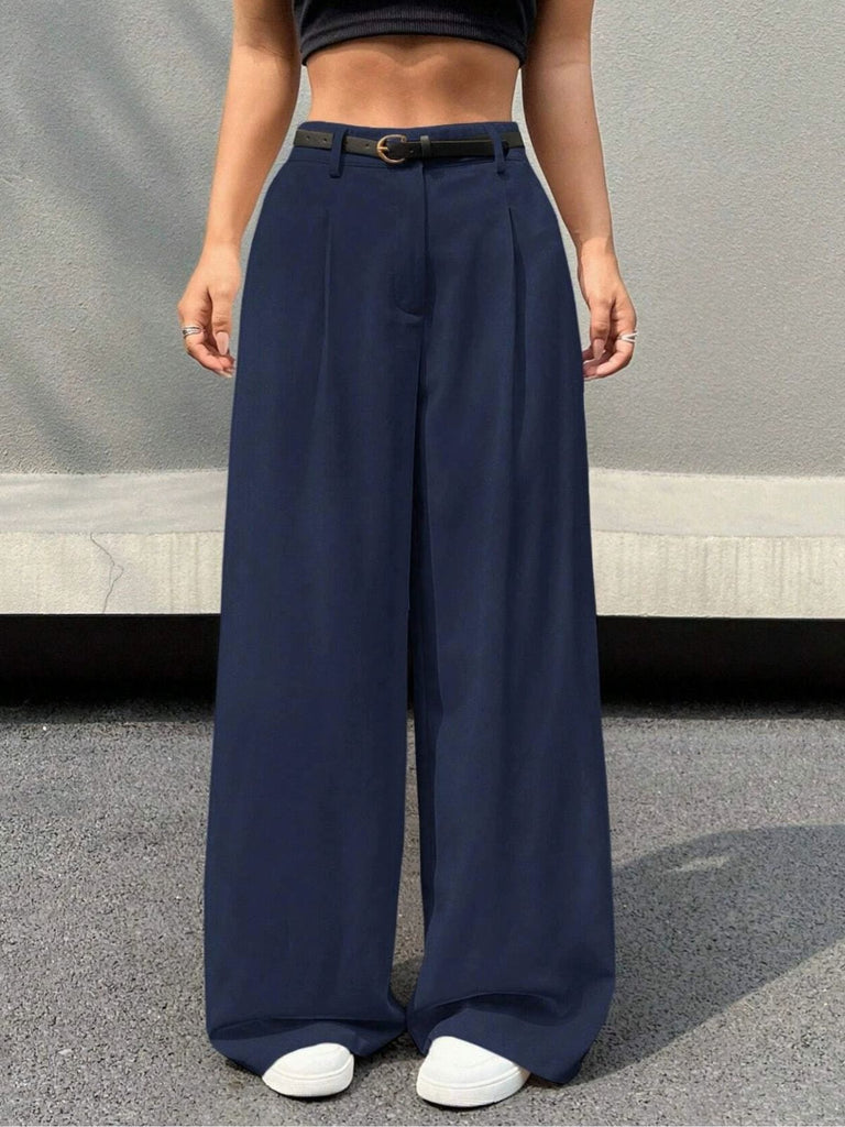 Dunkelblaue 60er Marlenehose mit Gürtel und hoher Taille